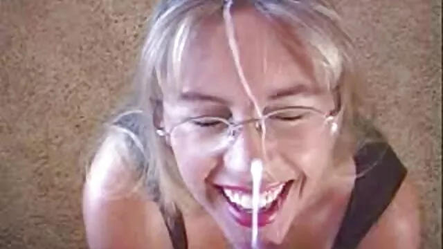 Pornografia sensual sem registo.  Duas cabras videos caseiros de brasileiras em sexo anal