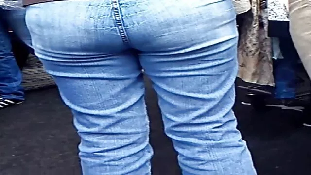 Pornografia sensual sem registo.  O avô divorciou - se da flagra de vídeo pornô rapariga para ver, a sua neta