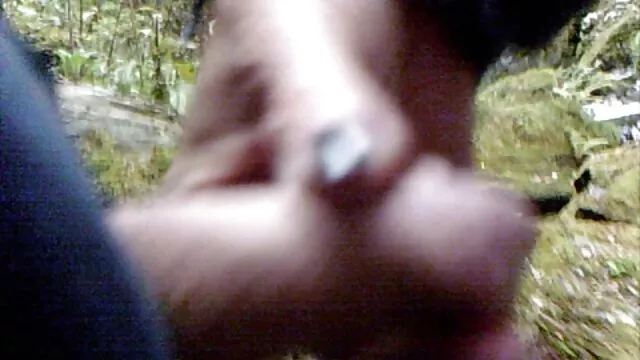 Pornografia sensual sem registo.  Um loiro lindo acordou com videos eroticos flagras a língua