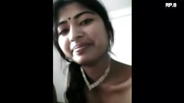 Pornografia sensual sem registo.  Duas lésbicas com máscaras caiu na net videos porno divertidas.