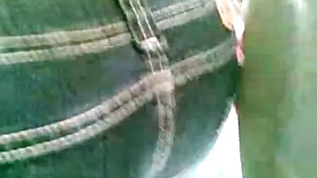 Pornografia sensual sem registo.  Chifre e rack girando em porno ao vivo amador sua mala