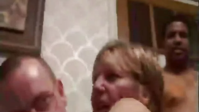 Pornografia sensual sem registo.  Orgia de estudantes russos em ver videos porno amador apartamentos alugados