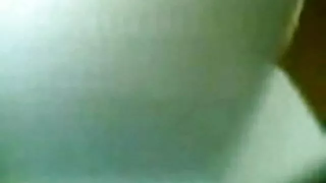 Pornografia sensual sem registo.  Grande massagem faz melhor porno amador o homem feliz língua e olhar pato