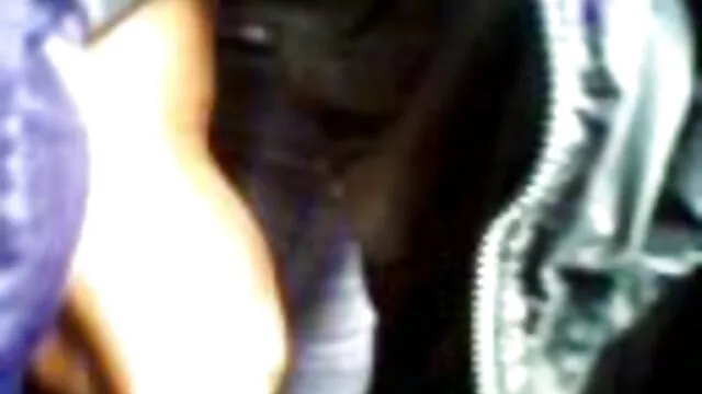 Pornografia sensual sem registo.  Quem está em casa a foder a puta dele? vídeo pornô caseiro das coroas