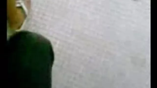 Pornografia sensual sem registo.  Os três homens ganharam ao contrário videos pormo amadores de muitos espermatozóides nos seus buracos.