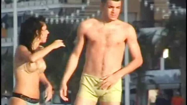Pornografia sensual sem registo.  O Skinny melhores videos porno amador brasileiro entregou o russo no quarto.