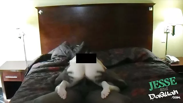 Pornografia sensual sem registo.  Uma Asiática tirou uma chávena de videos de sexo com amadoras brasileiras esperma da pimenta e bebeu-a