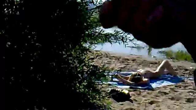 Pornografia sensual sem registo.  Lésbicas russas marotas com strapon video caseiro troca de casais