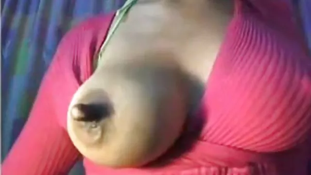 Pornografia sensual sem registo.  Línguas e dedos malandros videos caseiros adulto máscaras umas das outras