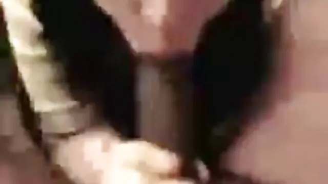 Pornografia sensual sem registo.  Maldito homem de beleza vídeo de sexo pornô amador
