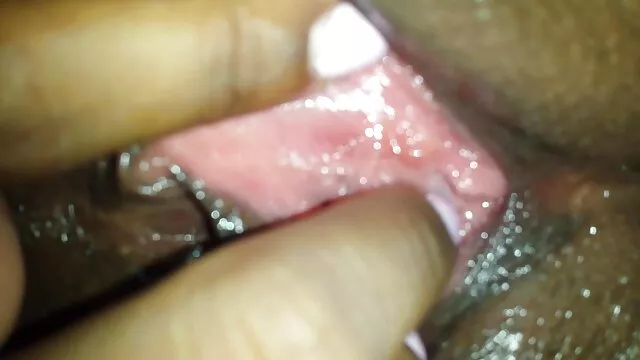 Pornografia sensual sem registo.  Um tipo de óculos nu quatro videos de sexo gratis caiu na net namoradas com um rabo grande