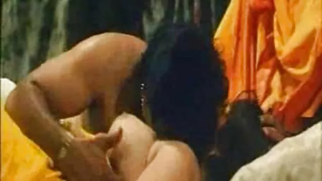 Pornografia sensual sem registo.  Tio videos porno caiu net duas lésbicas.