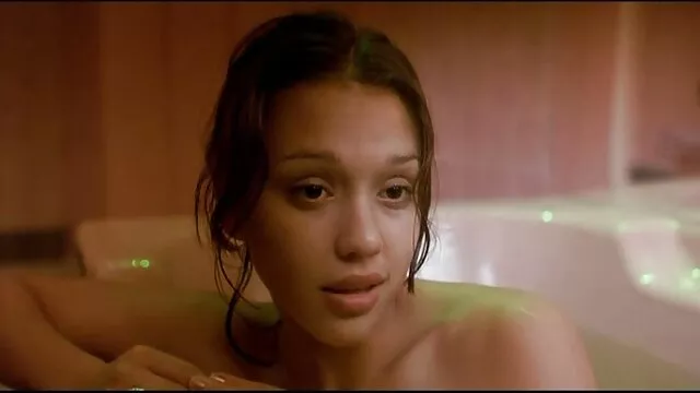 Pornografia sensual sem registo.  Punhos morenos com uma rata vídeo pornô bem caseiro oleada