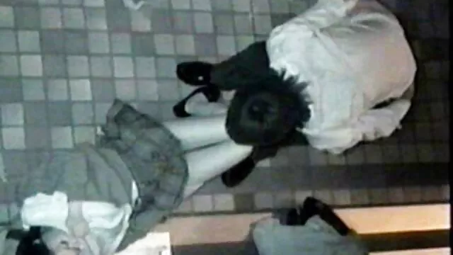 Pornografia sensual sem registo.  Morena com Mamas video de sexo amador em hd pequenas monta a pila do amante
