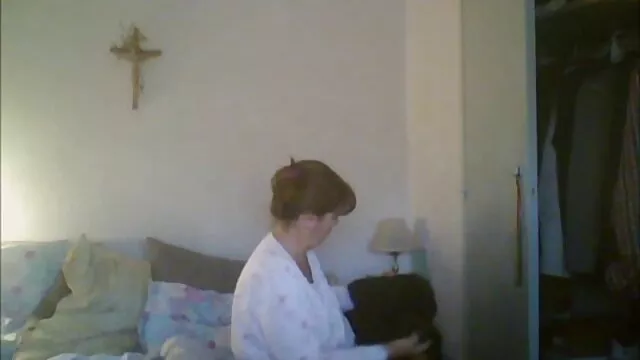 Pornografia sensual sem registo.  Morena incrível videos de sexo caseiro caiu na net com brinquedos masturba-se