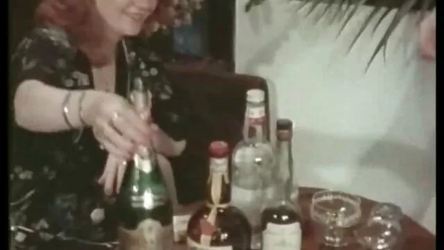 Pornografia sensual sem registo.  Buracos de prostitutas foram colocados pela videos de sexo caseiro em casa gravidade E foram então fodidos