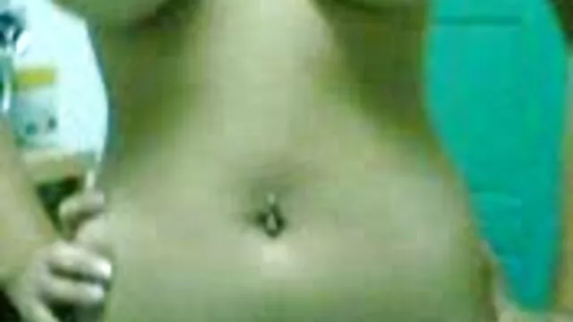 Pornografia sensual sem registo.  O passageiro viu o voo de um homem careca no avião e, ao chegar, videos porno amadores com novinhas colocou-o na sua cobra.