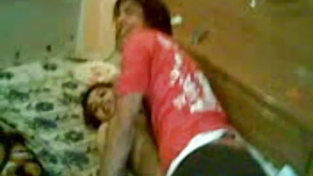Pornografia sensual sem registo.  Massagem videos caseiros gratis sexo suave para uma jovem rÃ Asiática