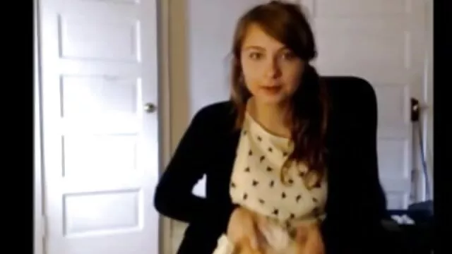 Pornografia sensual sem registo.  Busty mulatto é fodido por um amigo sexo caseiro grátis branco.