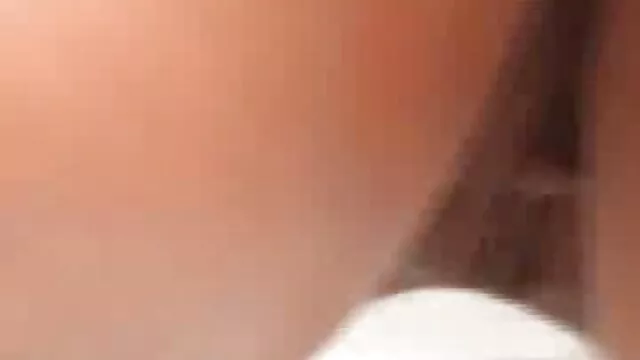 Pornografia sensual sem registo.  Os dois estudantes russos cumprimentaram o professor com videos de sexo amador escondido um aniversário de Grammy.