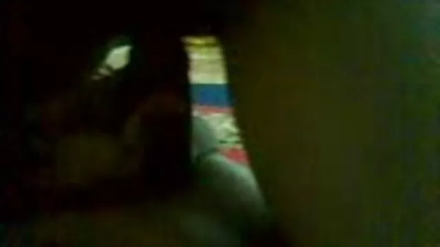Pornografia sensual sem registo.  Jovens cabines fodem uma miúda durante dois anos caiu na net videos pornos caseiros