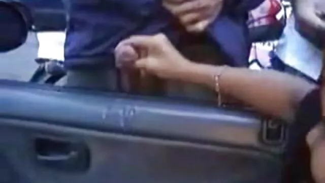 Pornografia sensual sem registo.  A beleza do Chocolate salta ativamente na Asa Negra videos amadores de sexo grátis