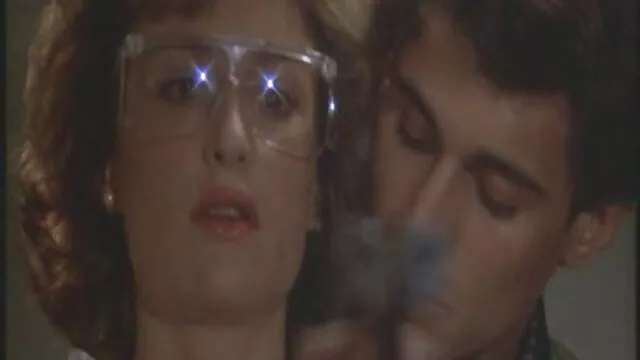 Pornografia sensual sem registo.  Pryor vê a rapariga ver com filmes pornos gratis amadores outra