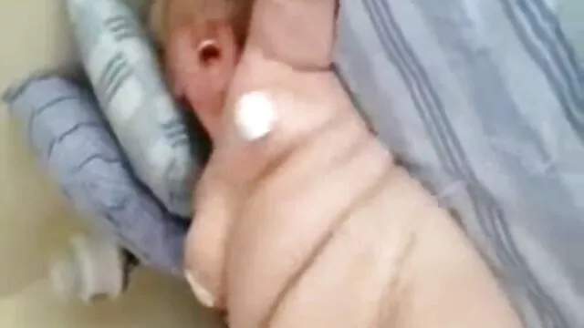 Pornografia sensual sem registo.  Cabra ver video de sexo amador brasileiro russa Boazona de meias