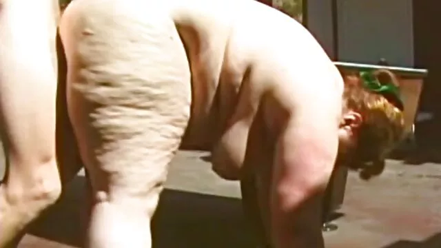 Pornografia sensual sem registo.  A irmã dela encontrou o irmão na vagina e decidiu ajudá-la, e a minha mãe juntou-se vídeo pornô flagrantes a ela.