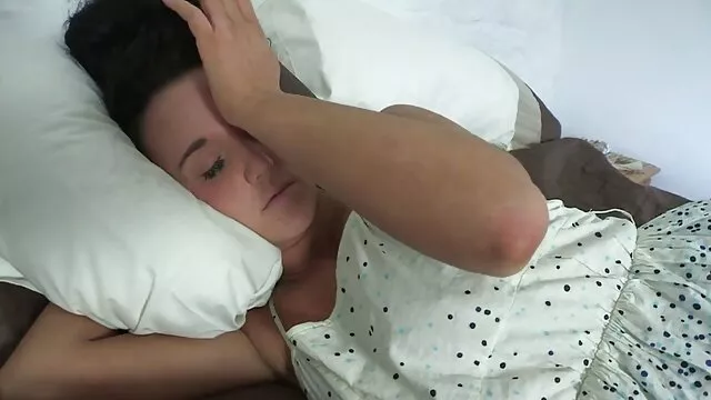 Pornografia sensual sem registo.  O bronzeado dos mamilos deu a língua ao melhor site de porno amador brasileiro condutor.
