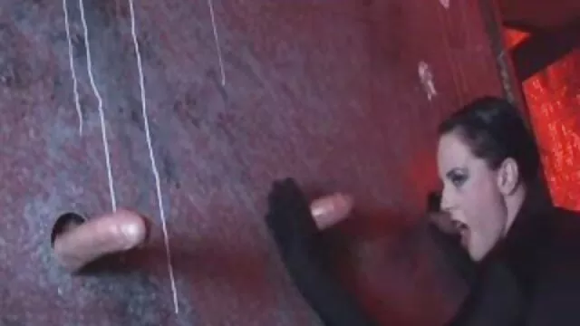 Pornografia sensual sem registo.  Rodas com grandes Mamas têm uma só vídeo pornô caseiro boa foda