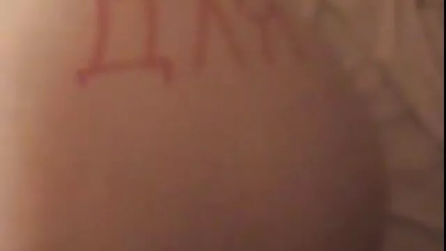 Pornografia sensual sem registo.  A loura Busty come vídeos amadores pornô pilas