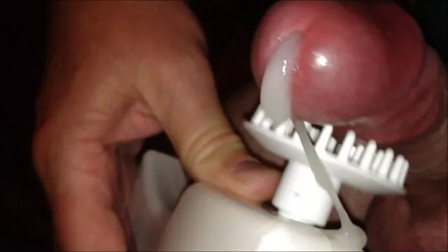 Pornografia sensual sem registo.  Vem-te de óculos namorada x porno amadores após sexo de mau relógio