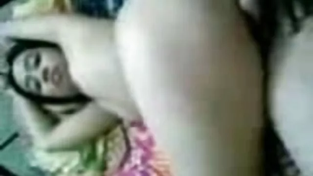 Pornografia sensual sem registo.  Punho anal apertado com as xvídeos pornô amador mãos penetrou o rabo