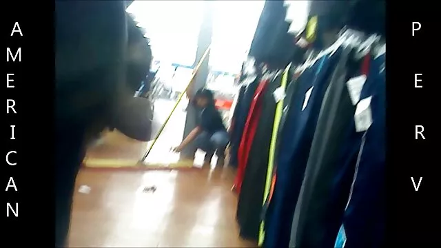 Pornografia sensual sem registo.  April o'Neill ficou presa na cave e foi atacada por Bebop e video caseiro de sexo grátis Rocksteady.