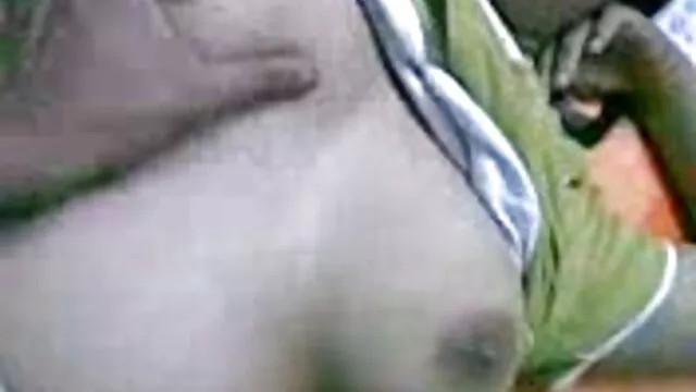 Pornografia sensual sem registo.  A MILF melhor porno amador Boazona com tatuagens faz o blo MILJOB