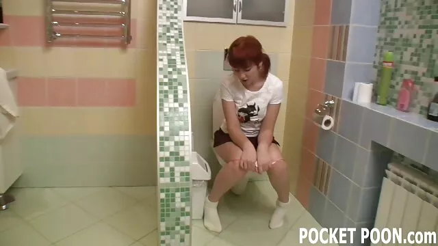 Pornografia sensual sem registo.  O tipo fritou videos porno amadores real na cozinha a primeira pessoa a foder