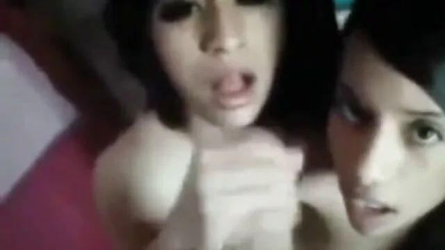 Pornografia sensual sem registo.  A líder melhores videos caseiro porno de claque de pele escura saltou para cima da vara espancada do avô.