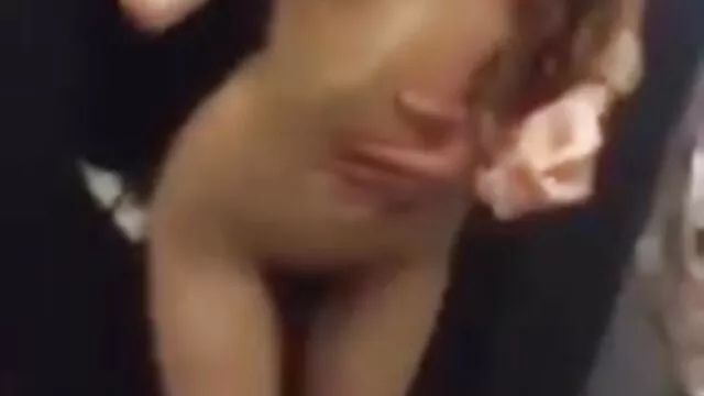 Pornografia sensual sem registo.  A video pornor amador cabra russa domina o homem