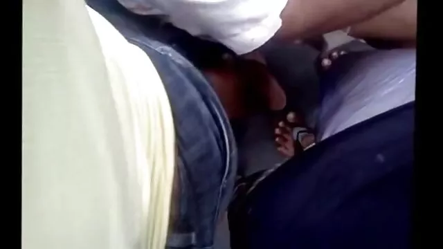 Pornografia sensual sem registo.  Ela cavalga sobre os membros de uma maravilhosa vídeo pornô só caseiro mulher russa e coloca-o na boca dela.