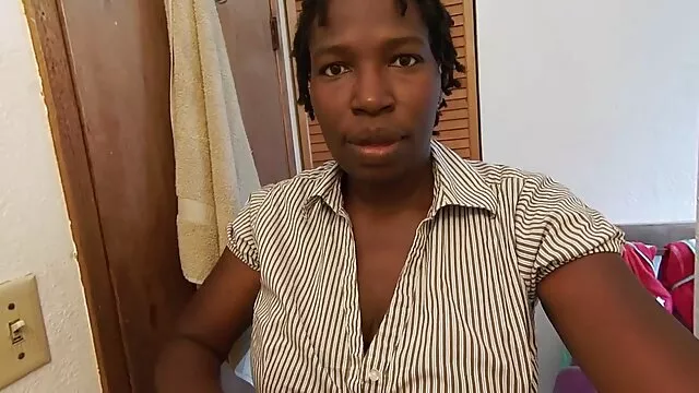 Pornografia sensual sem registo.  Mulher talentosa video pormo amador com rata e cara de Cu