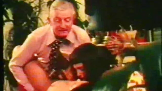 Pornografia sensual sem registo.  Dedos finos empurram-se para Orgasmos videos de sexo amador grátis gentis.