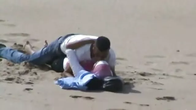 Pornografia sensual sem registo.  O vídeo pornô grátis carioca careca vê a homeet woman em casa