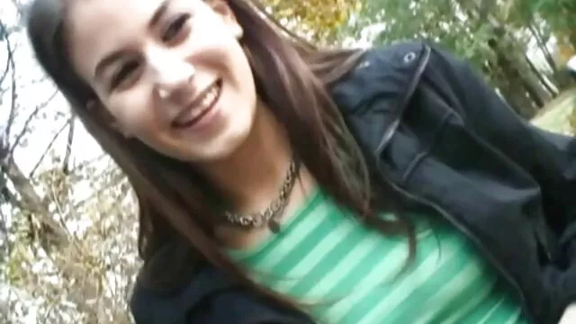Pornografia sensual sem registo.  O homem de sorte rasgou dois videos de sexo gratis caiu na net mamilos.