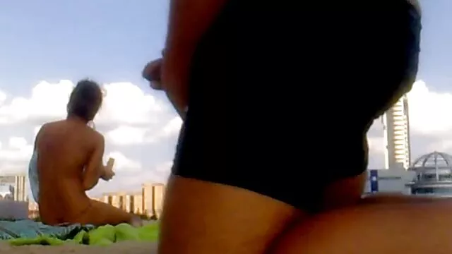 Pornografia sensual sem registo.  O massagista escorregou delicadamente o porno amador tube cliente dela.