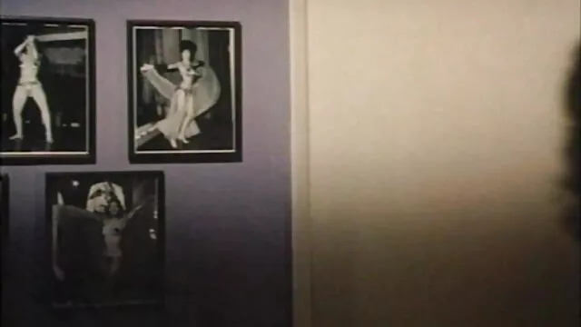 Pornografia sensual sem registo.  Loira vestida de fato de banho dá xvídeos pornô caseiro só novinha dinheiro.
