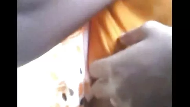 Pornografia sensual sem registo.  A MILF Curvy masturba-se em casa. melhor do porno amador