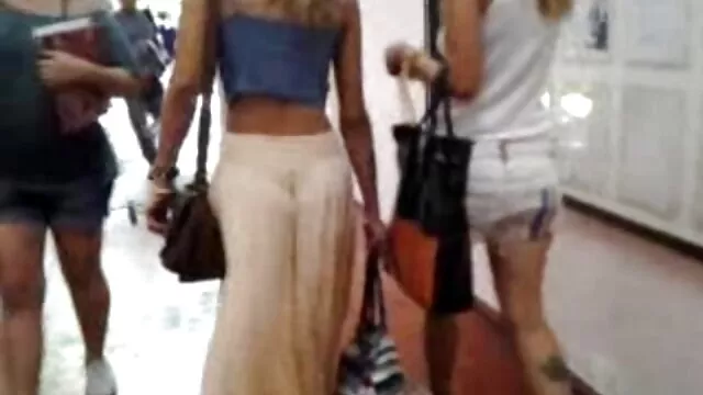 Pornografia sensual sem registo.  Loira encantadora de lingerie se caiu na net videos pornos caseiros inet a meter o dedo no seu sexo se